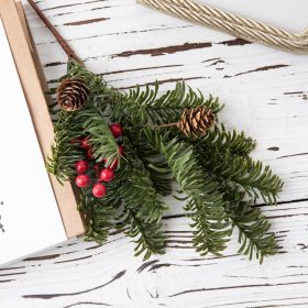   Borovicová vetva so šiškami a bobuľami, výška 38 cm - Zelená