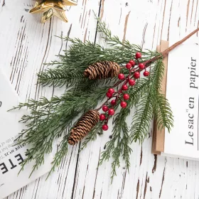 Vetva so šiškami a bobuľami, výška 52 cm - Zelená